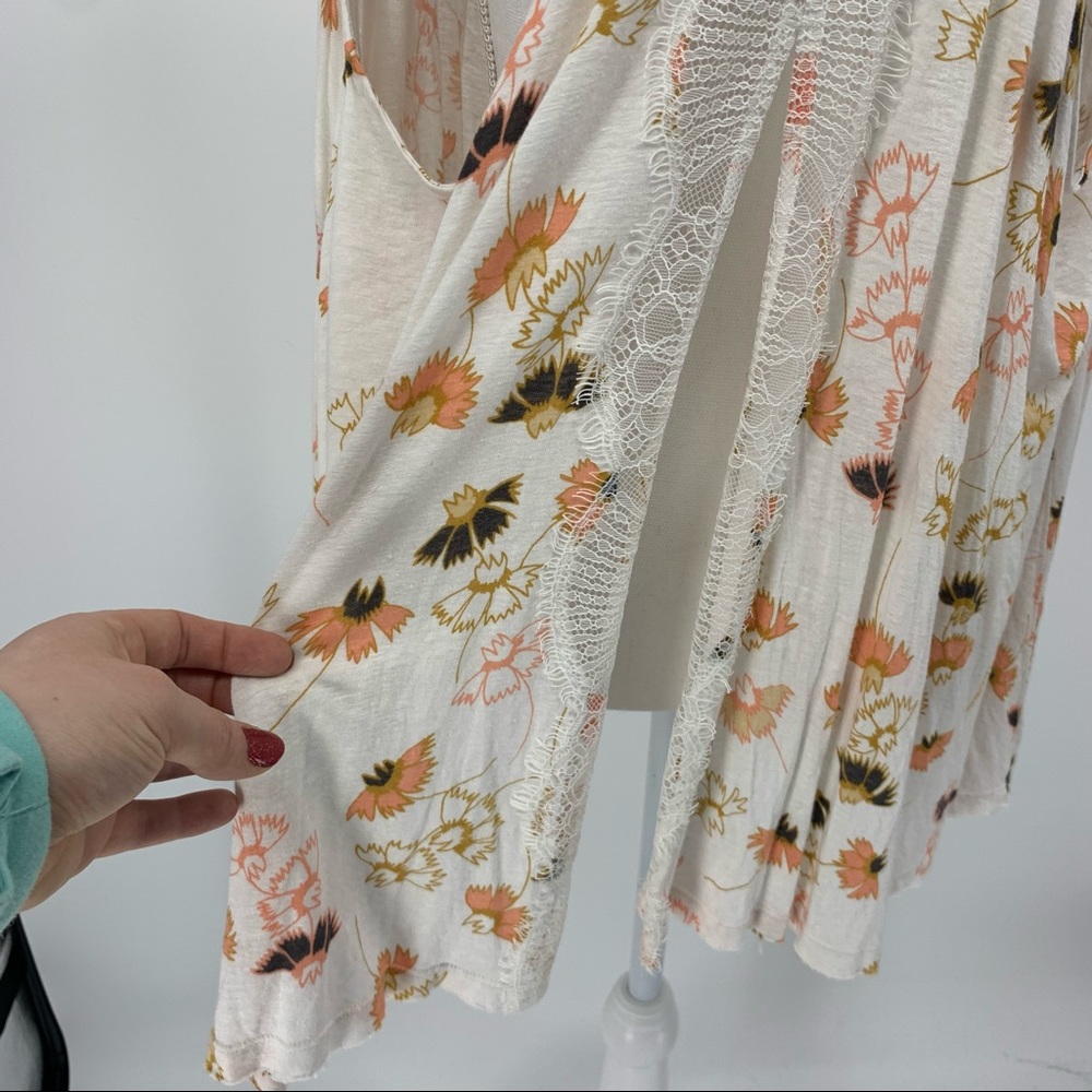 Free People Love Potion Floral and Lace Tie Neck Slit Up Back Tank Top SZ Large - Picture 5 of 12